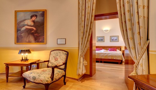 Suite (Schloss-elevator access)