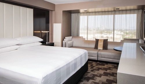 Habitación, 1 cama de matrimonio grande (Mobility/Hearing Accessible, Tub)