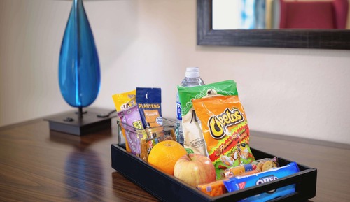 Habitación, 2 camas de matrimonio (Drinks and Snacks)