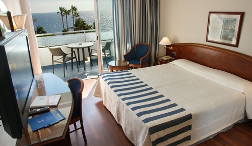 Habitación doble, vistas parciales al mar