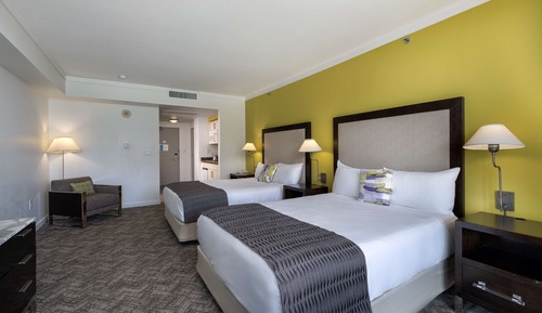 Habitación estándar, 2 camas de matrimonio, balcón, vistas a la ciudad