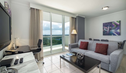 Suite, 1 cama de matrimonio grande, balcón, vistas a la bahía (with Sofabed, Full Kitchen)