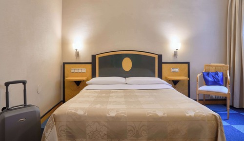 Habitación doble (with extra bed 2 Adults + 1 Child)