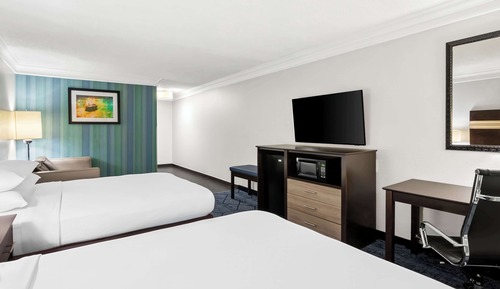 Suite, 2 camas de matrimonio, accesible para personas con discapacidad, bañera (with Sofabed)