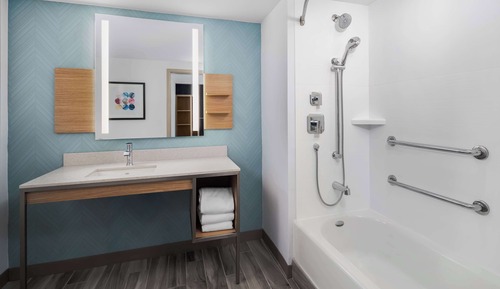 Habitación, 1 cama de matrimonio grande, accesible para personas con discapacidad, bañera