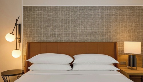 Habitación, 1 cama de matrimonio grande (Mobility Accessible, Roll-In Shower)