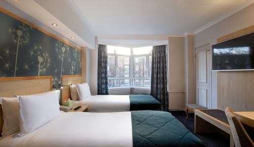 Habitación con 2 camas individuales, vistas al jardín