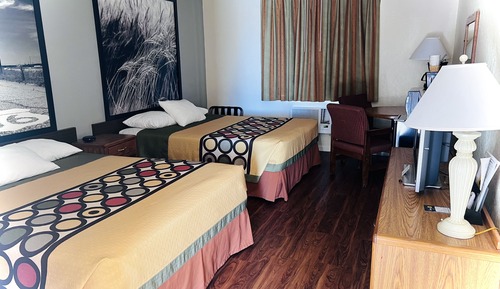 Habitación, 2 camas de matrimonio, accesible para personas con discapacidad (Bathtub w/ Grab Bars)