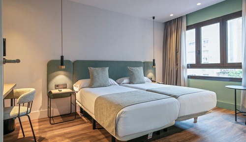 Habitación superior con 2 camas individuales, 2 camas individuales, vistas a la ciudad