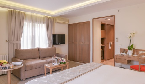 Suite junior, 1 cama de matrimonio grande, vistas al jardín