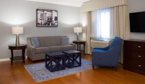 Suite, 1 cama de matrimonio grande, no fumadores (Shower Only;with Sofabed)