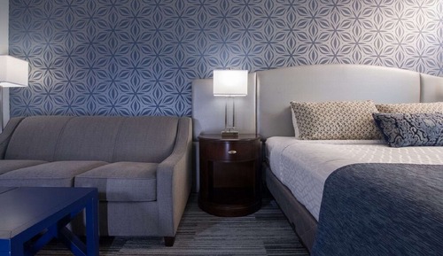 Habitación estándar, 1 cama de matrimonio grande, no fumadores (Larger Room;with Sofabed)