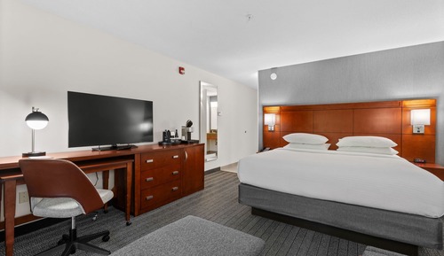 Habitación, 1 cama de matrimonio grande con sofá cama (Mobility Accessible, Roll-In Shower)