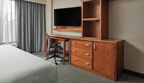 Habitación, 1 cama de matrimonio grande con sofá cama (Mobility Accessible, Tub)