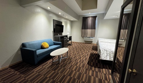 2 Queens with Sofa bed, Skylight, Non Smoking