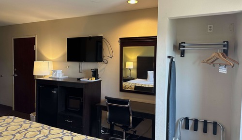 Habitación, 1 cama de matrimonio grande, no fumadores (Bathtub w/ Grab Bars)