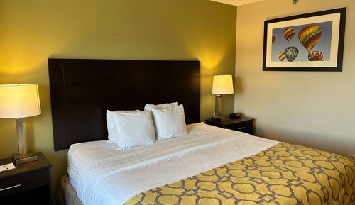 Habitación, 1 cama de matrimonio grande, accesible para personas con discapacidad (Roll-In Shower)