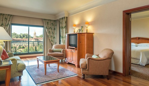 Habitación Premium, 1 cama de matrimonio grande, Acceso al salón del club, en esquina