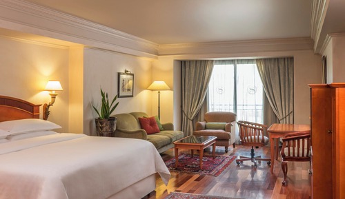 Habitación superior, 1 cama de matrimonio grande, Acceso al salón del club, vistas a la ciudad