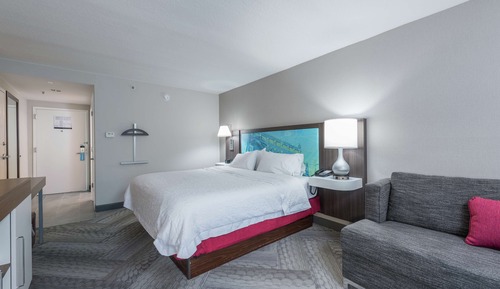 ESTUDIO, MAT. GRANDE, SOFÁ CAMA, NO FUM.