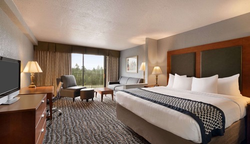 Habitación estándar, 2 camas de matrimonio, balcón (City View)