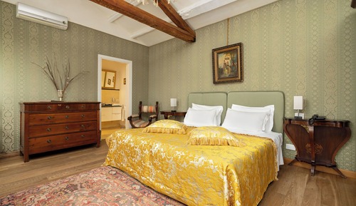 Habitación superior con 1 cama doble o 2 individuales