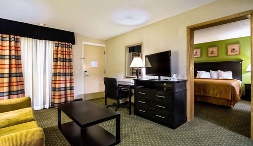 Suite, 2 camas dobles, frigorífico y microondas, planta baja