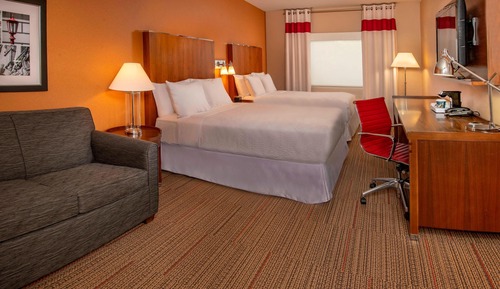 Habitación, varias camas (Mobility/Hearing Access, Roll-In Shwr)
