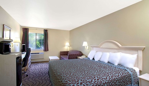 Suite, 1 cama de matrimonio grande, fumadores, frigorífico y microondas