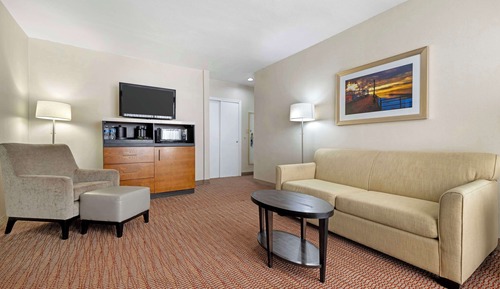 Suite, 1 cama de matrimonio, no fumadores, bañera de hidromasaje (with Sofabed)