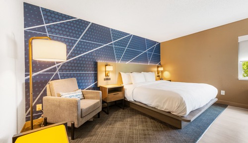 Suite, 1 cama de matrimonio grande, no fumadores (Efficiency, Upgrade)