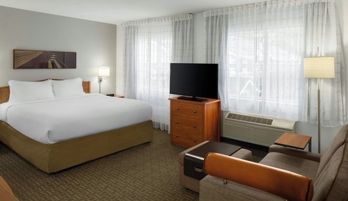 Suite, 1 cama de matrimonio grande con sofá cama (Mobility Accessible, Roll-in Shower)