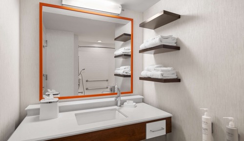 Standard Room, 1 King Bed, Non Smoking, Accessible