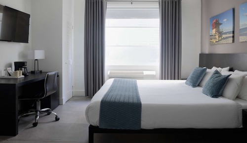 Habitación, 1 cama de matrimonio grande, accesible para personas con discapacidad (Roll-In Shower)