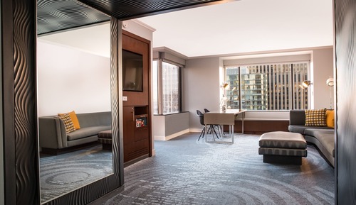 Suite superior, 1 cama de matrimonio grande, no fumadores, vistas a la ciudad (Corner)