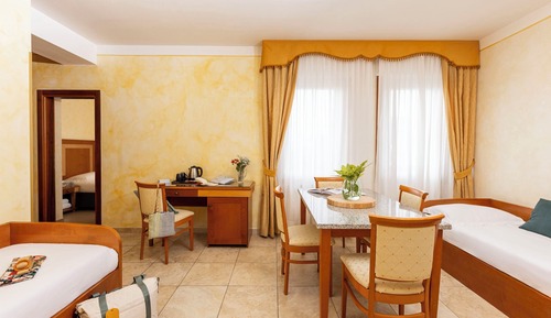 Habitación familiar, vistas parciales al lago