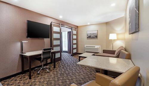 Suite, 1 cama de matrimonio grande con sofá cama, no fumadores, balcón (with Sofabed)