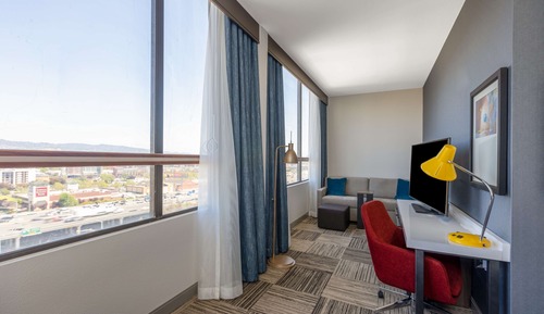 Suite junior, 1 cama de matrimonio grande, vistas a la montaña, en esquina