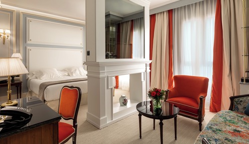 Junior Suite "The Wellington Club" Access