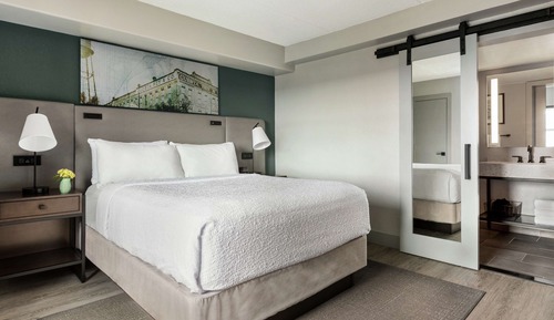 Habitación, 1 cama de matrimonio grande (Roll-In Shower, Moderno Del Sur)