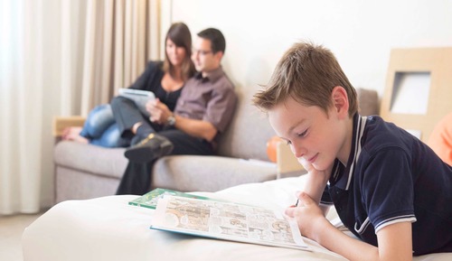 Habitación superior con 2 camas individuales, 1 cama de matrimonio con sofá cama