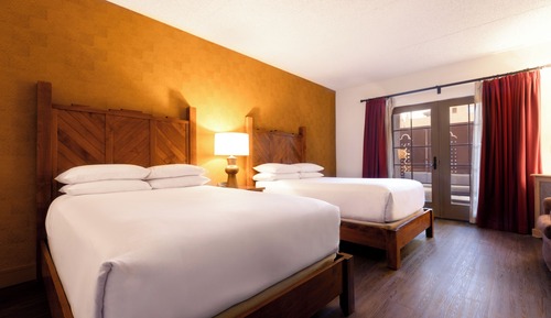 Habitación Deluxe, 2 camas dobles, patio, vistas a la piscina (Pool Patio 2 Double Beds)