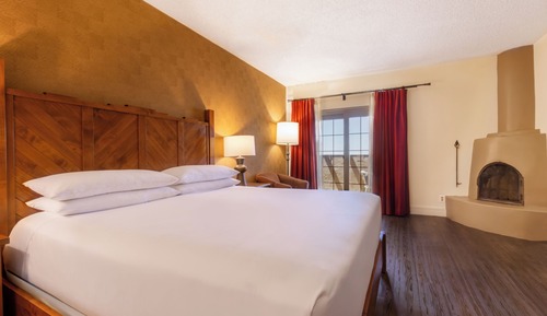 Habitación Deluxe, 1 cama de matrimonio grande, chimenea (Deluxe King with Balcony and Fireplac)