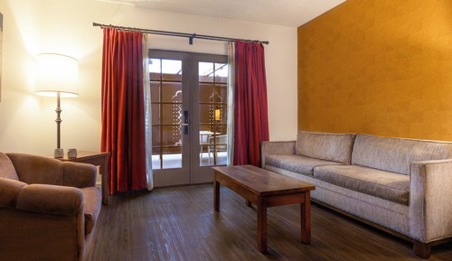 Habitación Deluxe, 1 cama de matrimonio grande, patio (Pool Patio King Bed Accessible)