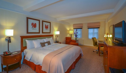 Deluxe King Room ADA