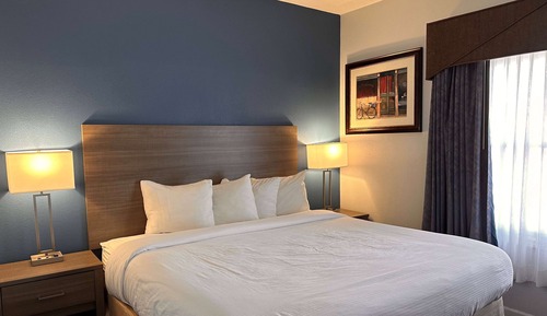 Suite, no fumadores (1 King, 1 Queen Bed)