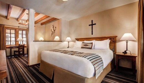 Habitación, 1 cama de matrimonio grande (ADA Jr. King Suite)