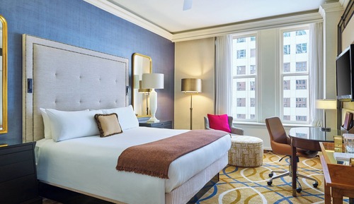 Suite, 1 cama de matrimonio grande, vistas a la ciudad, en esquina