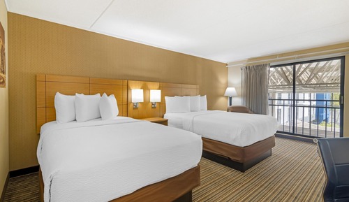 Habitación estándar, 2 camas dobles, frigorífico y microondas, vistas al patio