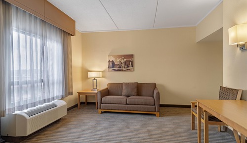 Suite familiar, 1 cama de matrimonio grande, no fumadores, frigorífico y microondas (with Sofabed)